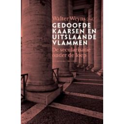 Afbeelding van Gedoofde kaarsen en uitslaande vlammen